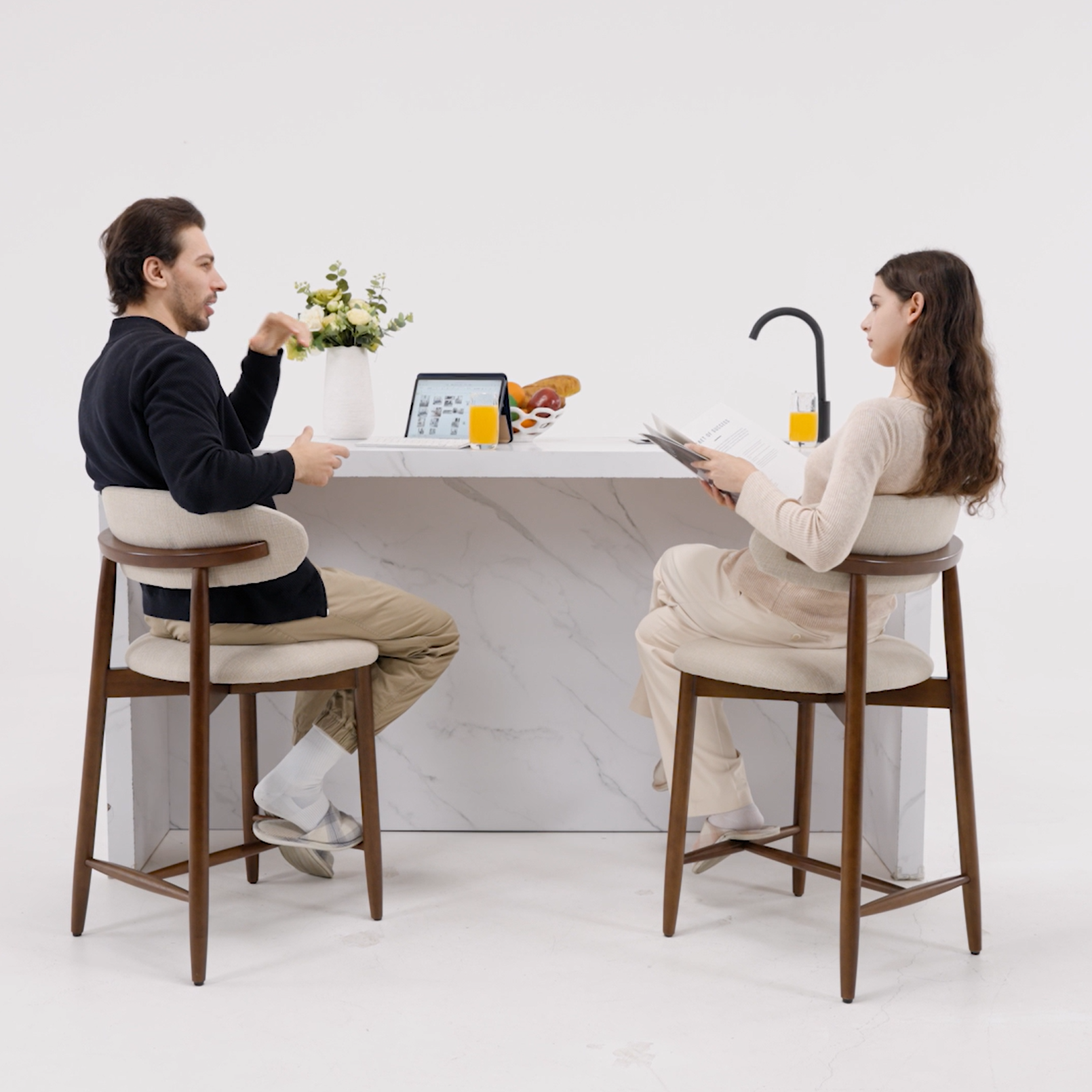 COLAMY ARLA Upholstered Wooden Scandi Minimalist Bar Stool